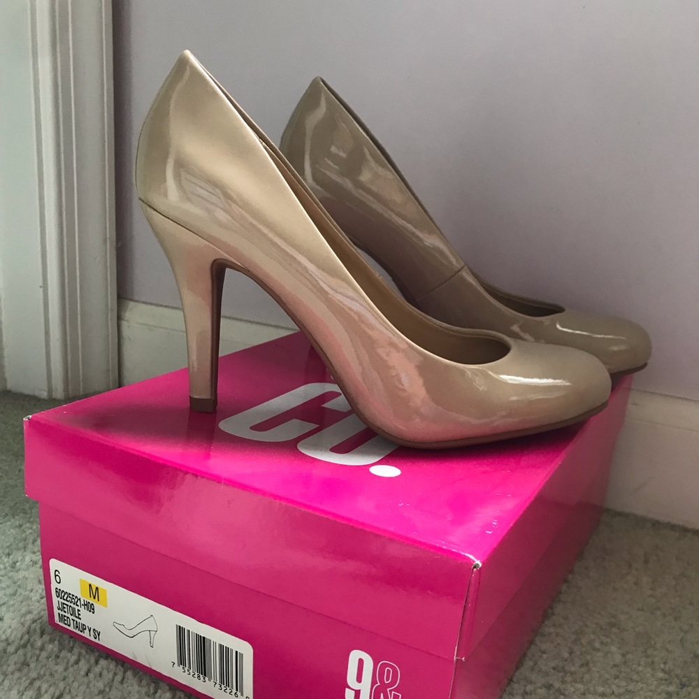 Nude Nine West heels size 6